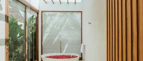 Hårtørrer, bidet, håndklæder, Sæbe