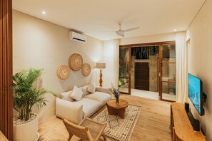 Interior - Private Pool, Skylight Bathtub, Dreamy Pool and Serene Greenery in Canggu! (Kabupaten Badung)