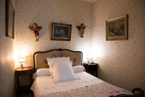 1 bedroom, travel crib, WiFi, bed sheets