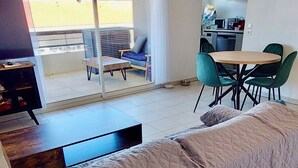 Smart TV - Appartement 2 Chambres, A 10 mn Plage et Commerces (Fréjus)