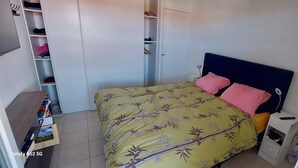 2 bedrooms, iron/ironing board, free WiFi - Appartement 2 Chambres, A 10 mn Plage et Commerces (Fréjus)