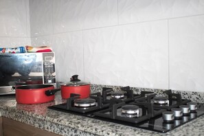 Fridge, coffee/tea maker, blender