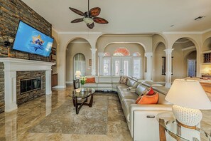 Smart TV, DVD player, ping pong, books - 6BR - 5BA - Heated pool and hot tub - pool table  - Stars Vacation Rentals (Cape Coral)