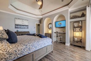 6 bedrooms, iron/ironing board, WiFi, bed sheets