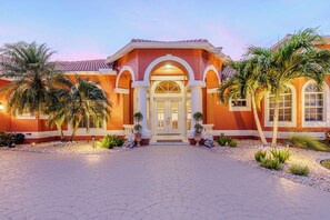 Exterior - 6BR - 5BA - Heated pool and hot tub - pool table  - Stars Vacation Rentals (Cape Coral)