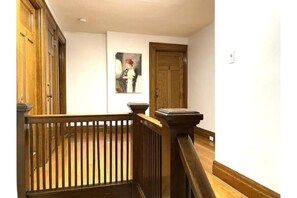 Interior - Classic Home, Newly Renovated, 4 Bedrooms (Niagara Falls)