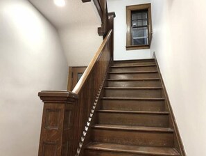 Interior - Classic Home, Newly Renovated, 4 Bedrooms (Niagara Falls)