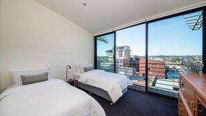 3 bedrooms, iron/ironing board, travel cot, free WiFi - Loft Living Close to the MCG (Richmond)