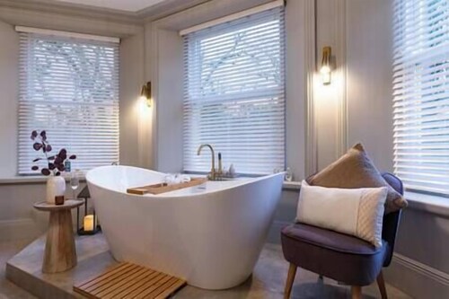 Calming Crescent - Luxury 4 Bed Family Apartment Parking/WiFi