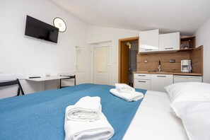 1 bedroom, desk, free WiFi, bed sheets - Modern studio flat 500 metres to the beach (Dramalj)