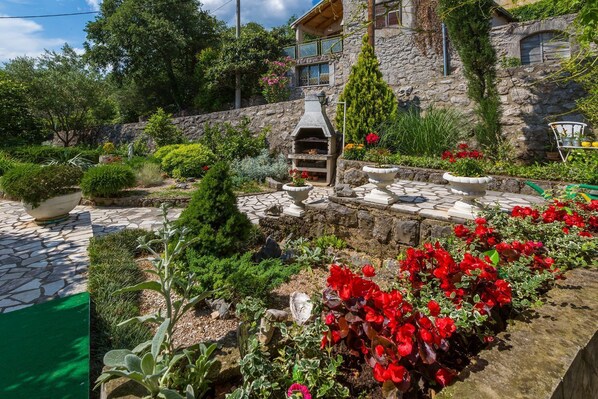 Property grounds - Modern studio flat 500 metres to the beach (Dramalj)