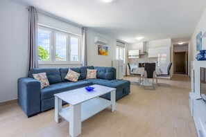 Living area - Beautiful holiday flat with pool and playground for children (Bribir)