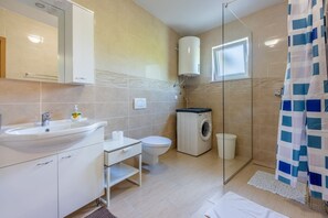 Douche, serviettes fournies