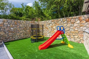 Children’s area - Beautiful holiday flat with pool and playground for children (Bribir)