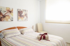 3 chambres, fer et planche à repasser, Wi-Fi, draps fournis