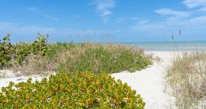 Villa Serenō - 2BR Luxe-Hammocks & Beach Bliss