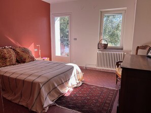 4 slaapkamers, een strijkplank/strijkijzer, gratis wifi