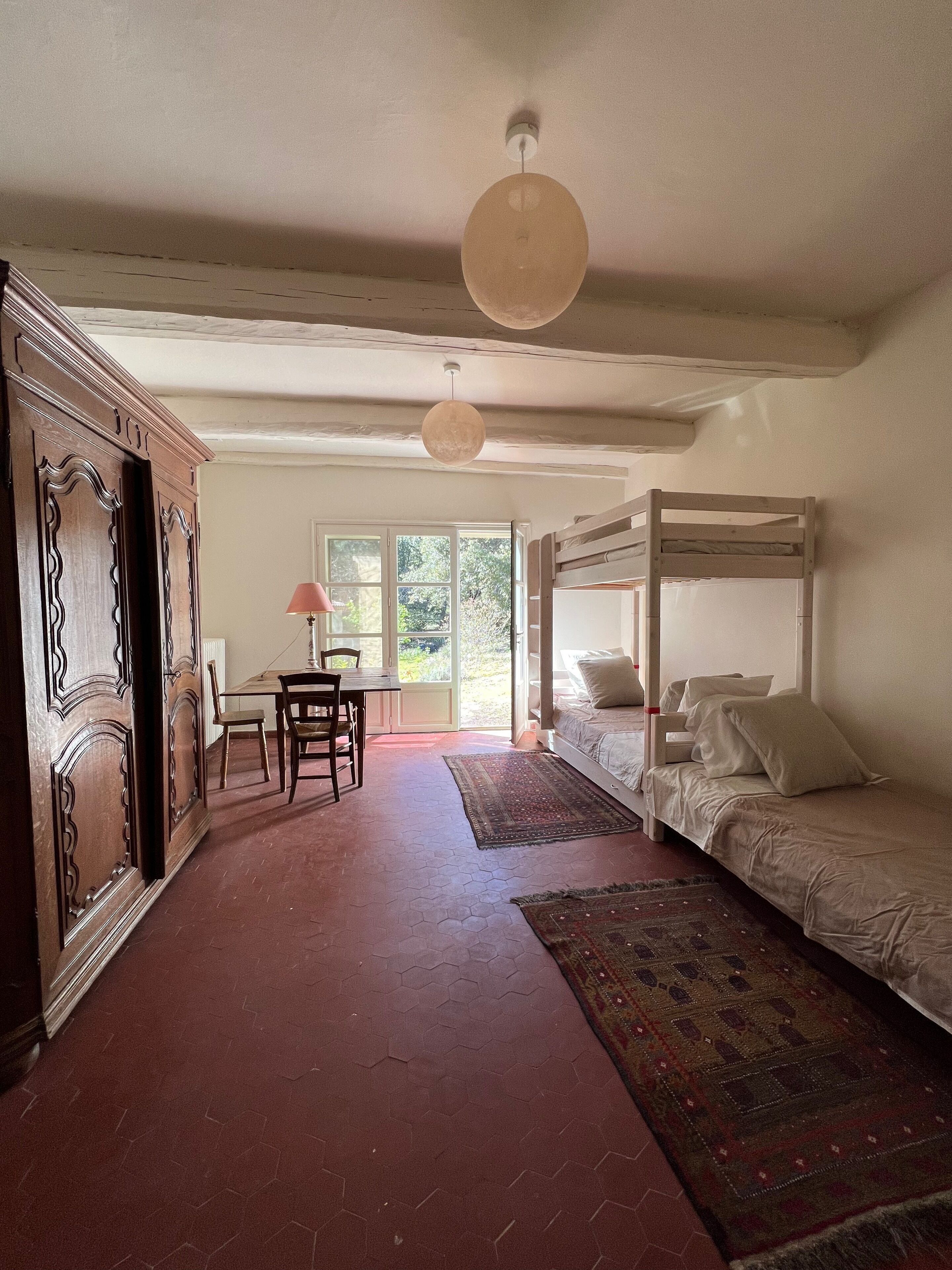 4 chambres, fer et planche à repasser, Wi-Fi gratuit