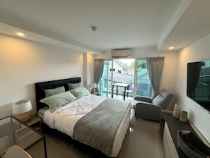 1 bedroom, WiFi, bed sheets - Bang Saray Sea Saran condominium (ตำบล บางเสร่)