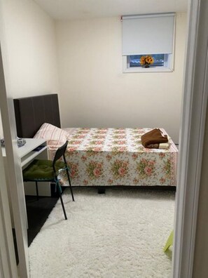 5 bedrooms, WiFi, bed sheets - V-SWIM Blessed Home (Toronto)