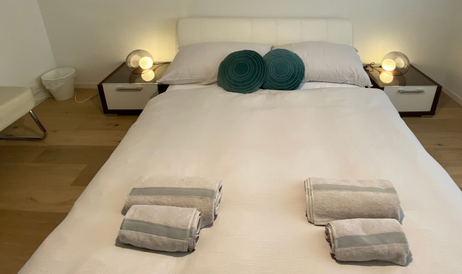 2 bedrooms, desk, iron/ironing board, travel crib