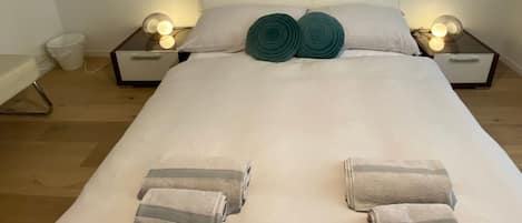 2 bedrooms, desk, iron/ironing board, travel crib