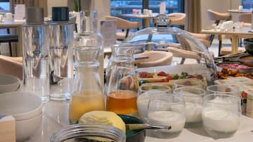 Daily buffet breakfast (EUR 19.50 per person)