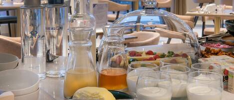 Daily buffet breakfast (EUR 19.50 per person)