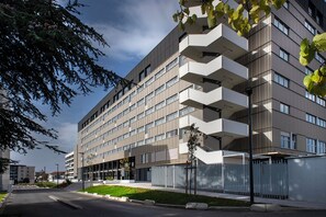 Vista frontal de la propiedad
