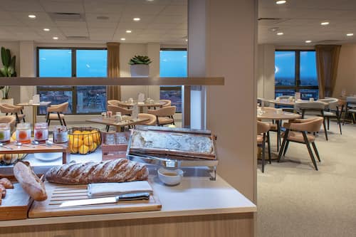 Tägliches Frühstücksbuffet gegen Gebühr