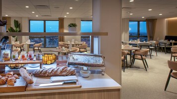 Daily buffet breakfast (EUR 19.50 per person)