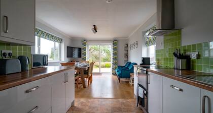 Wendover - sleeps 6 guests in 3 bedrooms