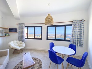TV - Casa da Baleia T1 Located on the Seafront Overlooking the Fishing Port (Vila Franca Do Campo)