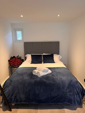 1 bedroom, iron/ironing board, free WiFi, bed sheets - Luxury Modern Cabin, (Grays)