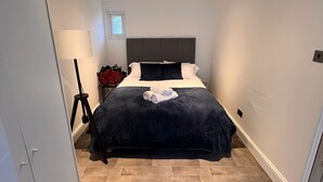 Room - Luxury Modern Cabin, (Grays)