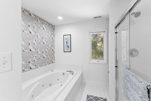 Whirlpool, Haartrockner, Bidet, Handtücher