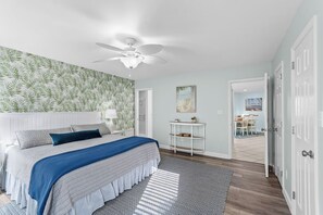 3 室のベッドルーム、アイロン / アイロン台、WiFi (無料)、ベッドシーツ