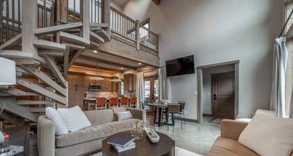 New luxe townhouse mins to GNP! Spa! Game room!