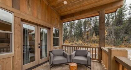 New luxe townhouse mins to GNP! Spa! Game room!