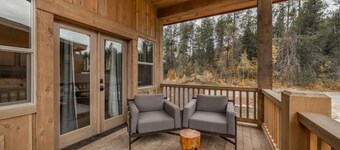 New luxe townhouse mins to GNP! Spa! Game room!