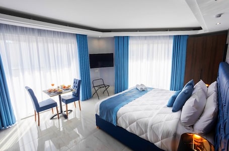 Superior Double or Twin Room | In-room safe, laptop workspace, iron/ironing board, free WiFi