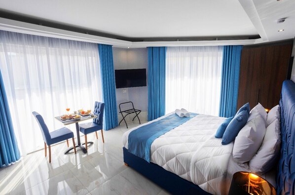 Superior Double or Twin Room | In-room safe, laptop workspace, iron/ironing board, free WiFi - THE OSIRIS (Marsaxlokk)