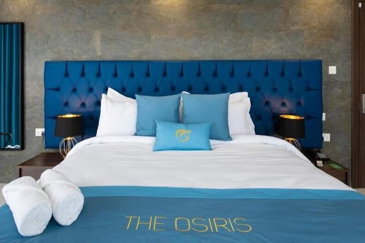 Basic Double or Twin Room | In-room safe, laptop workspace, iron/ironing board, free WiFi