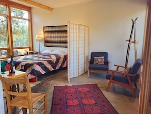 1 bedroom, desk, WiFi, bed sheets
