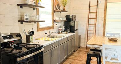 Quiet Cozy Cabin on Little River.
