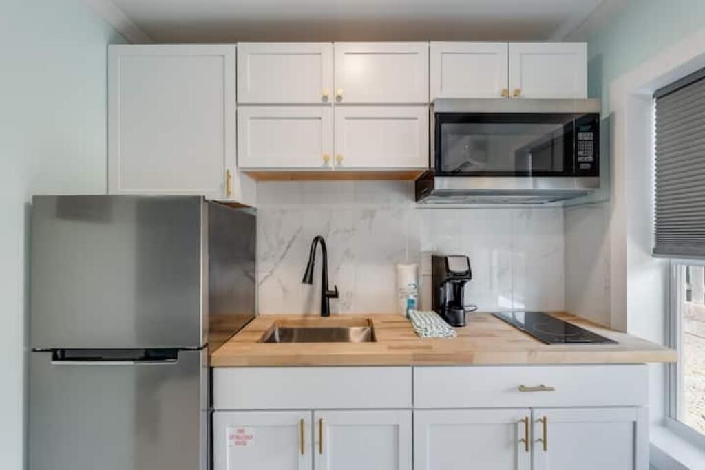 Fridge, microwave, stovetop, coffee/tea maker