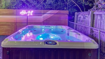 Bain à remous extérieur