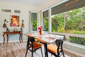 Family Condo, 2 Bedrooms, Garden View | In-room dining