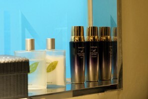 Habitación Confort | Ropa de cama de alta calidad, decoración individual, wifi gratis