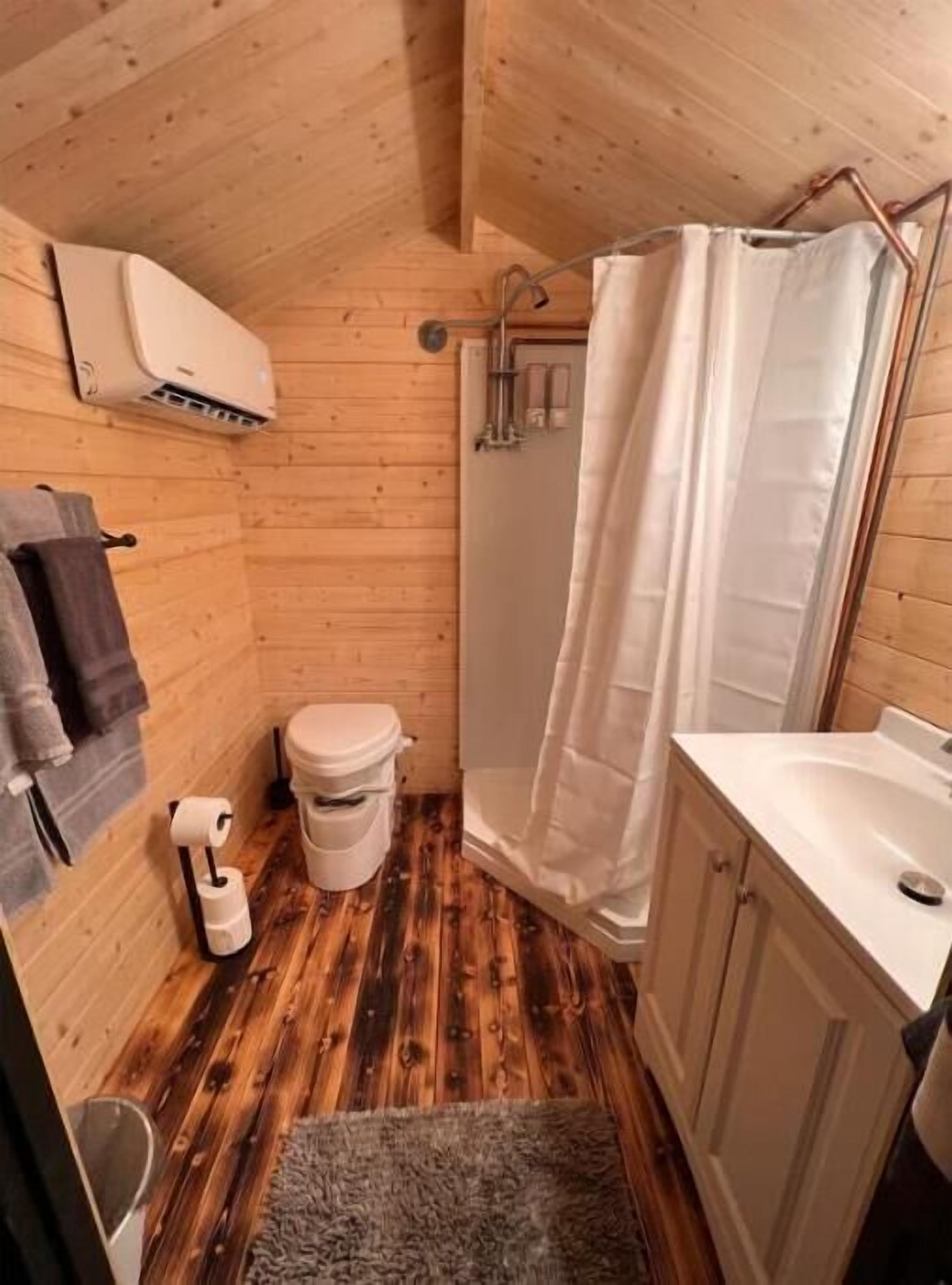 Artículos de higiene personal ecológicos, toallas, jabón y champú